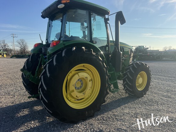 Photo of 2023 John Deere 6105E