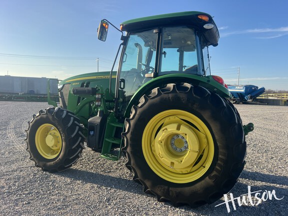 Photo of 2023 John Deere 6105E