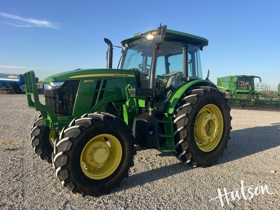 Photo of 2023 John Deere 6105E