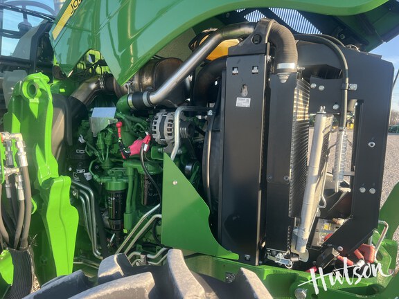 Photo of 2023 John Deere 6105E