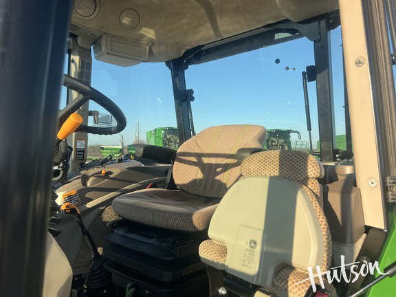 Photo of 2023 John Deere 6105E
