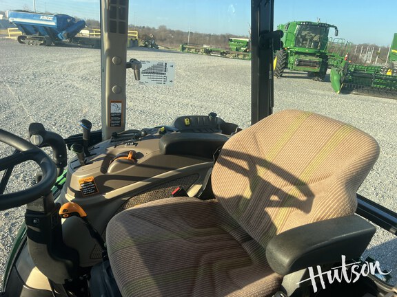 Photo of 2023 John Deere 6105E