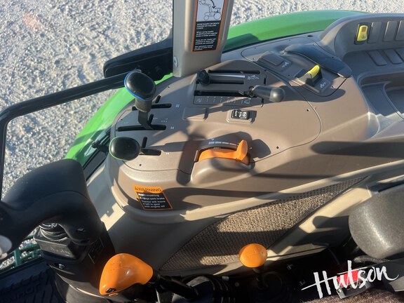 Photo of 2023 John Deere 6105E