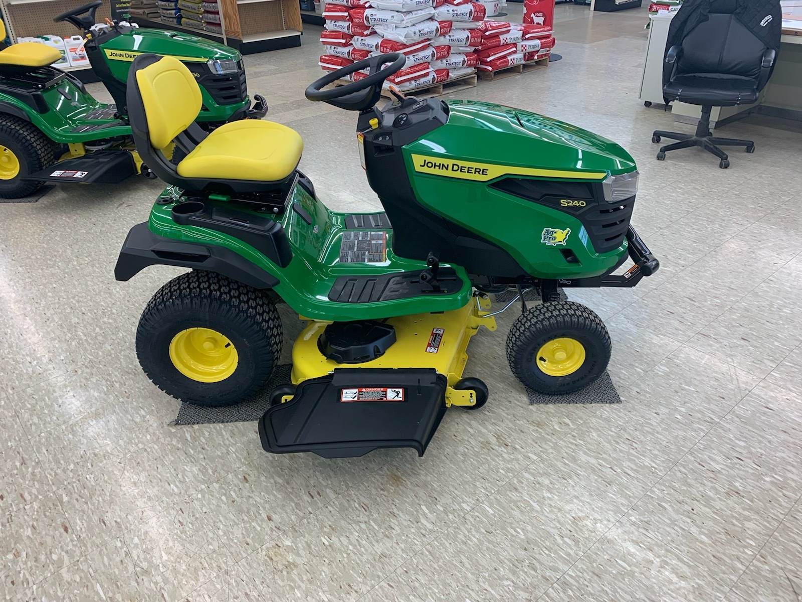 2024 John Deere S240 Image 2