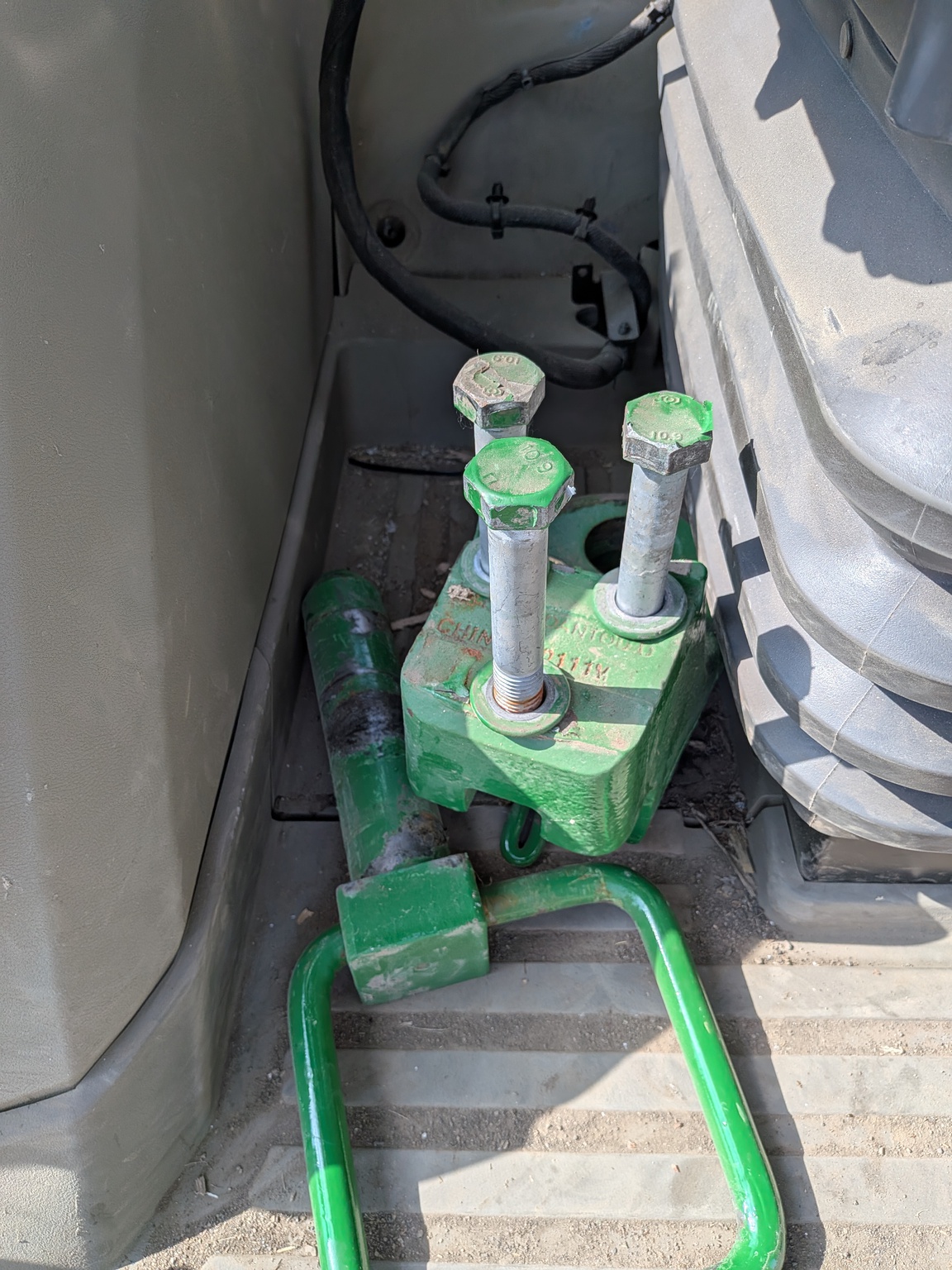  2024 John Deere 8R 250 at Heritage Tractor in Galesburg, IL