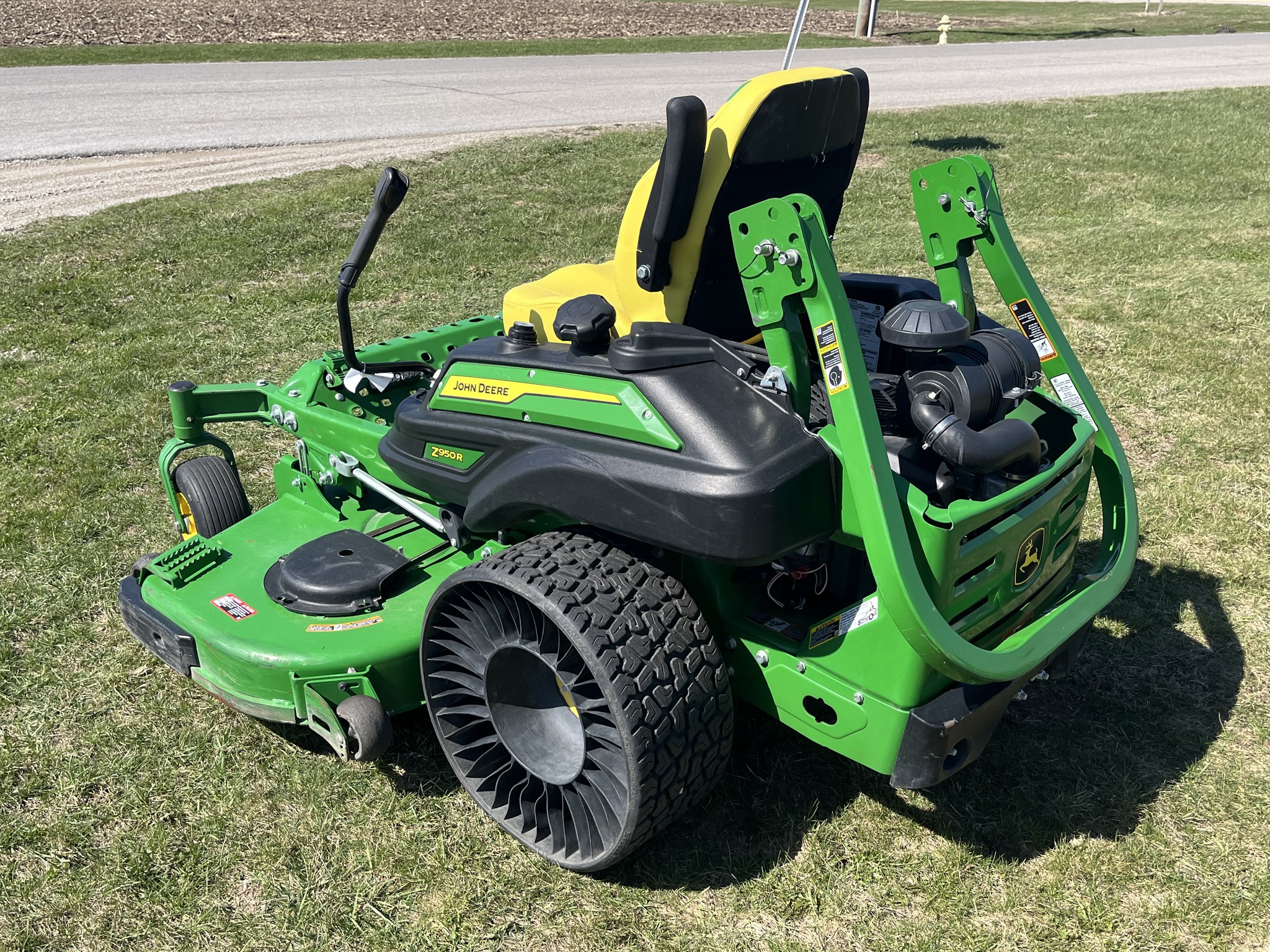 2024 John Deere Z950R Image 8
