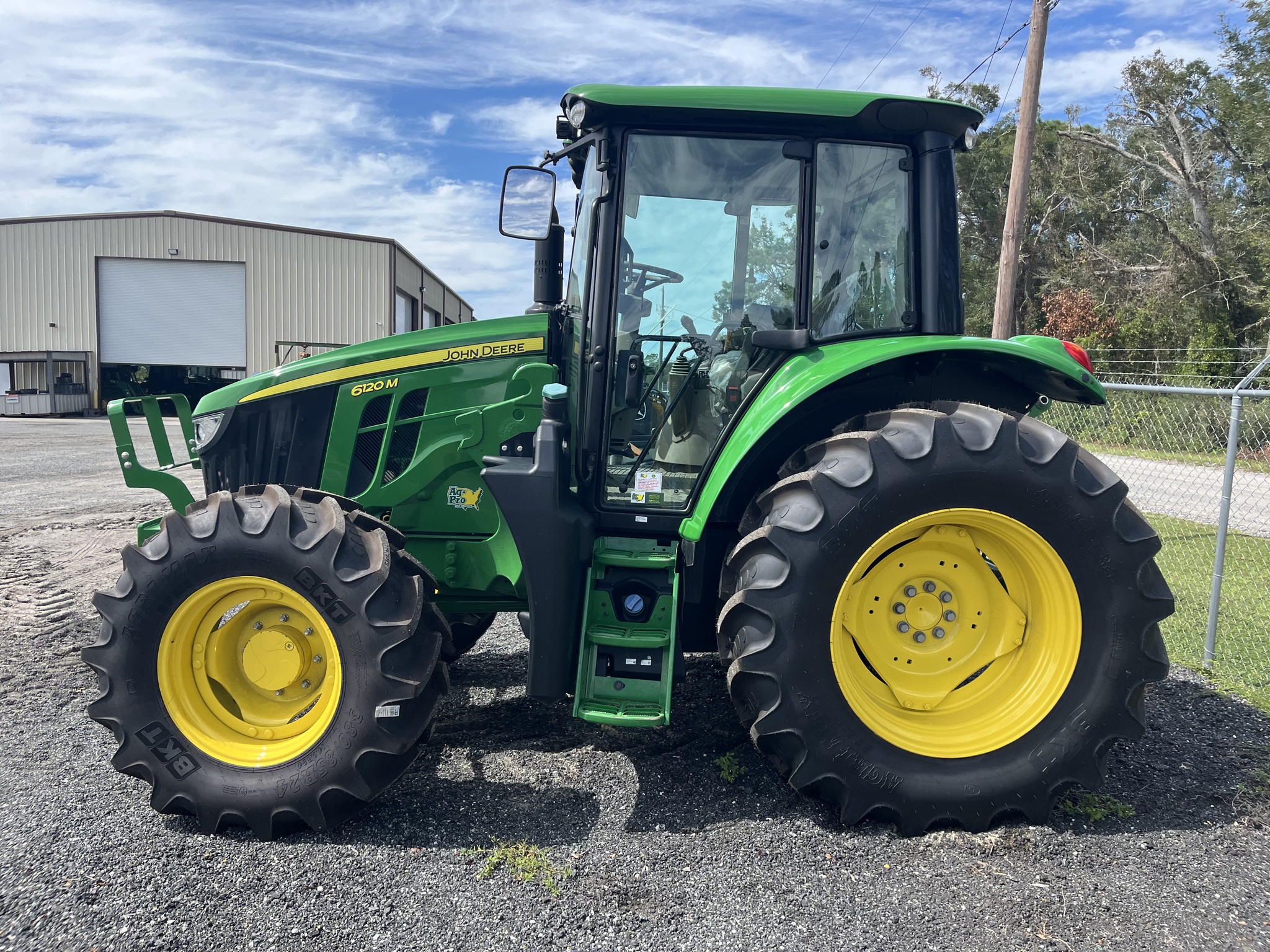 2023 John Deere 6120M Image 2