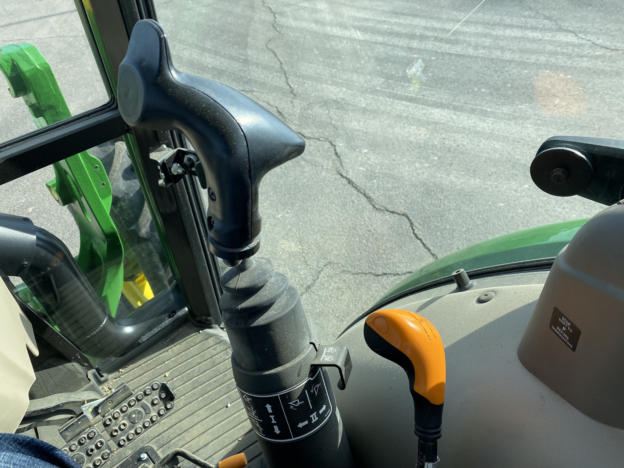 2023 John Deere 5075E Image 8