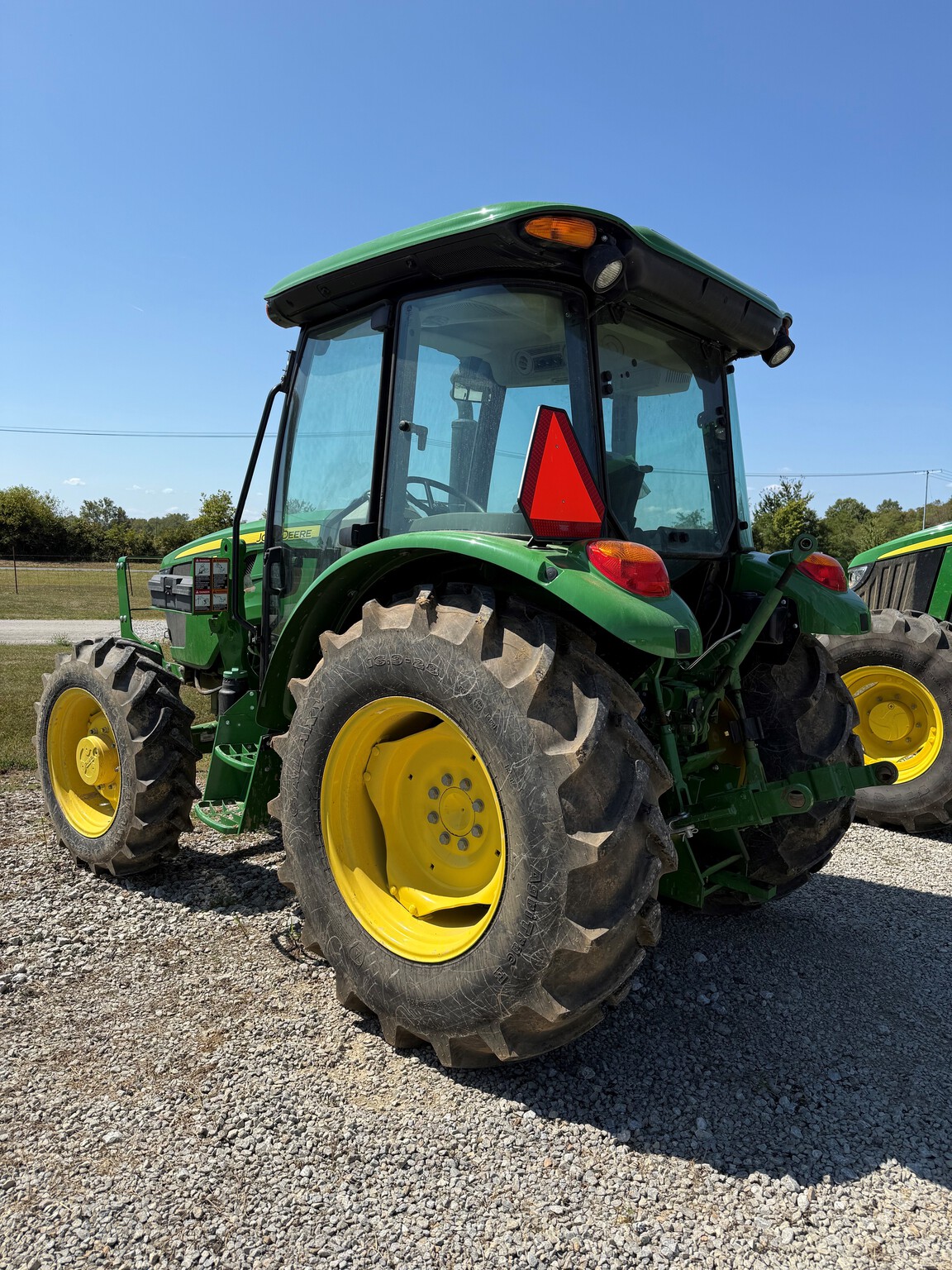 2023 John Deere 5075E Image 2