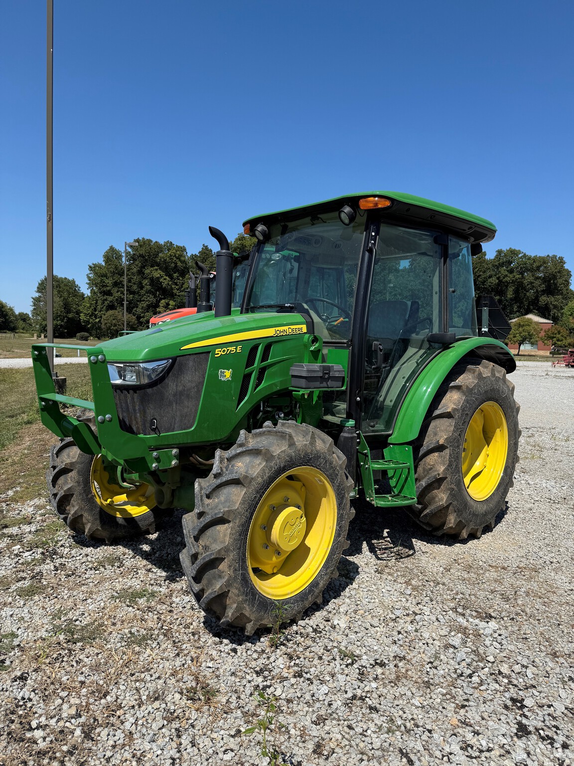 2023 John Deere 5075E Image 1