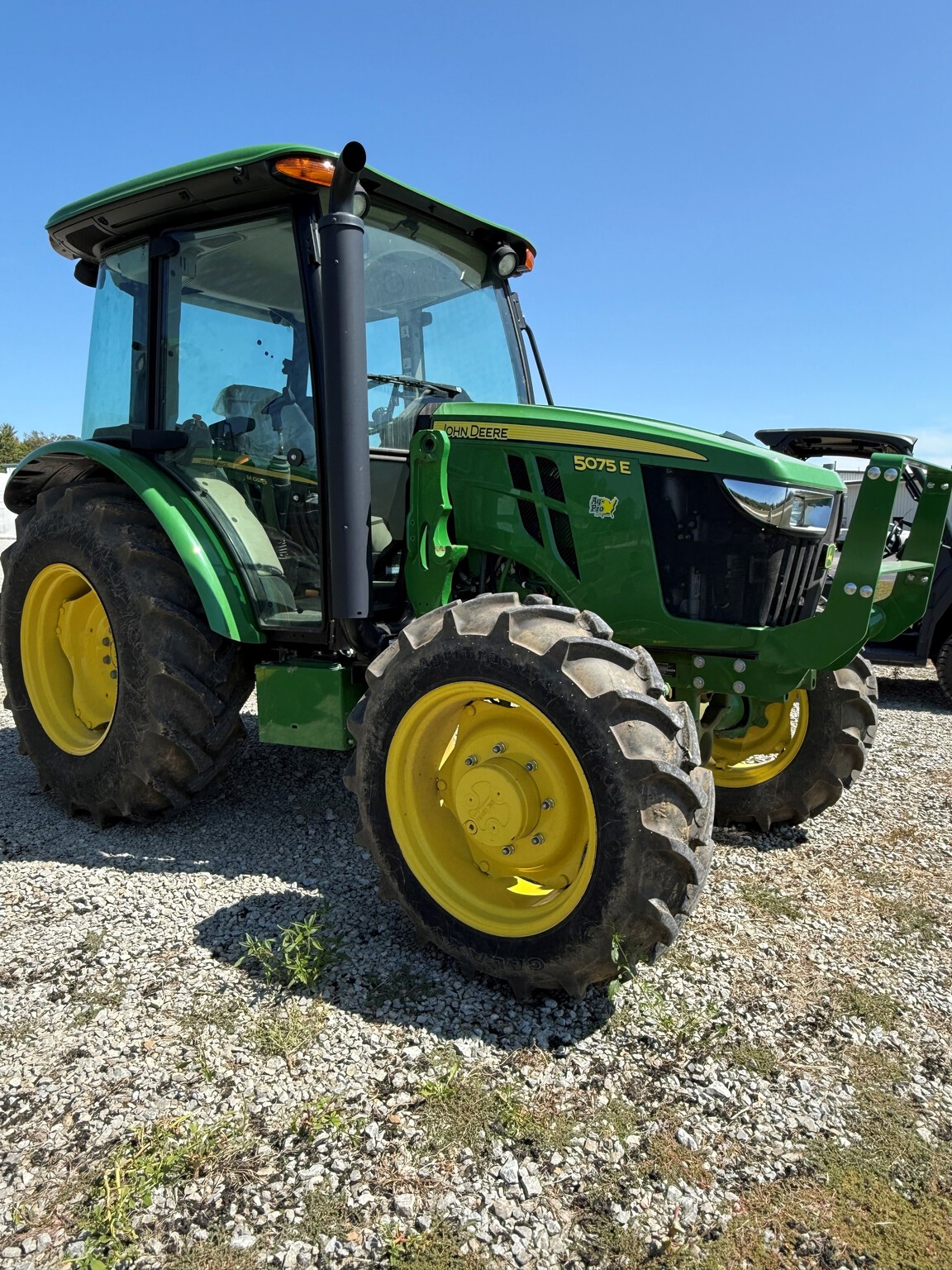 2023 John Deere 5075E Image 5
