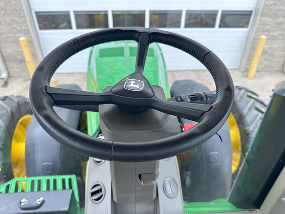 2024 John-Deere 8R 370