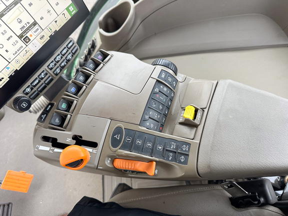 2024 John-Deere 8R 370