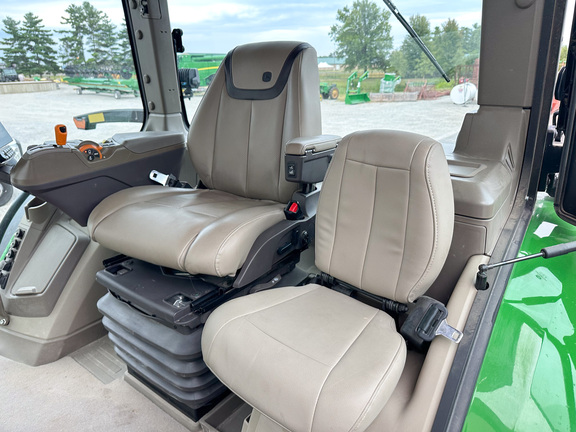 2024 John-Deere 8R 370