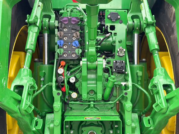 2024 John-Deere 8R 370