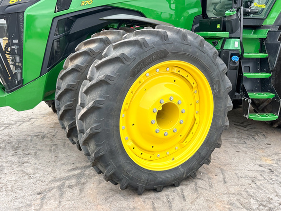 2024 John-Deere 8R 370