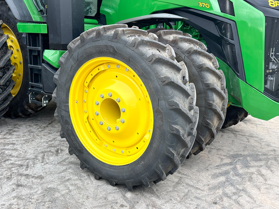 2024 John-Deere 8R 370