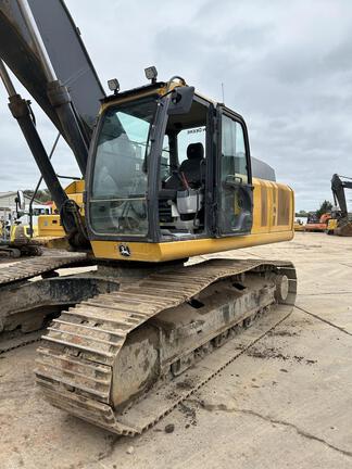 Photo of a 2023 John Deere 350 P
