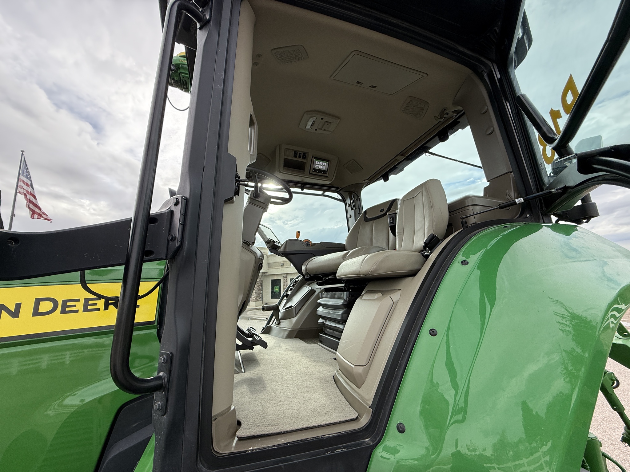 2023 John Deere 8RX 410 Image 9