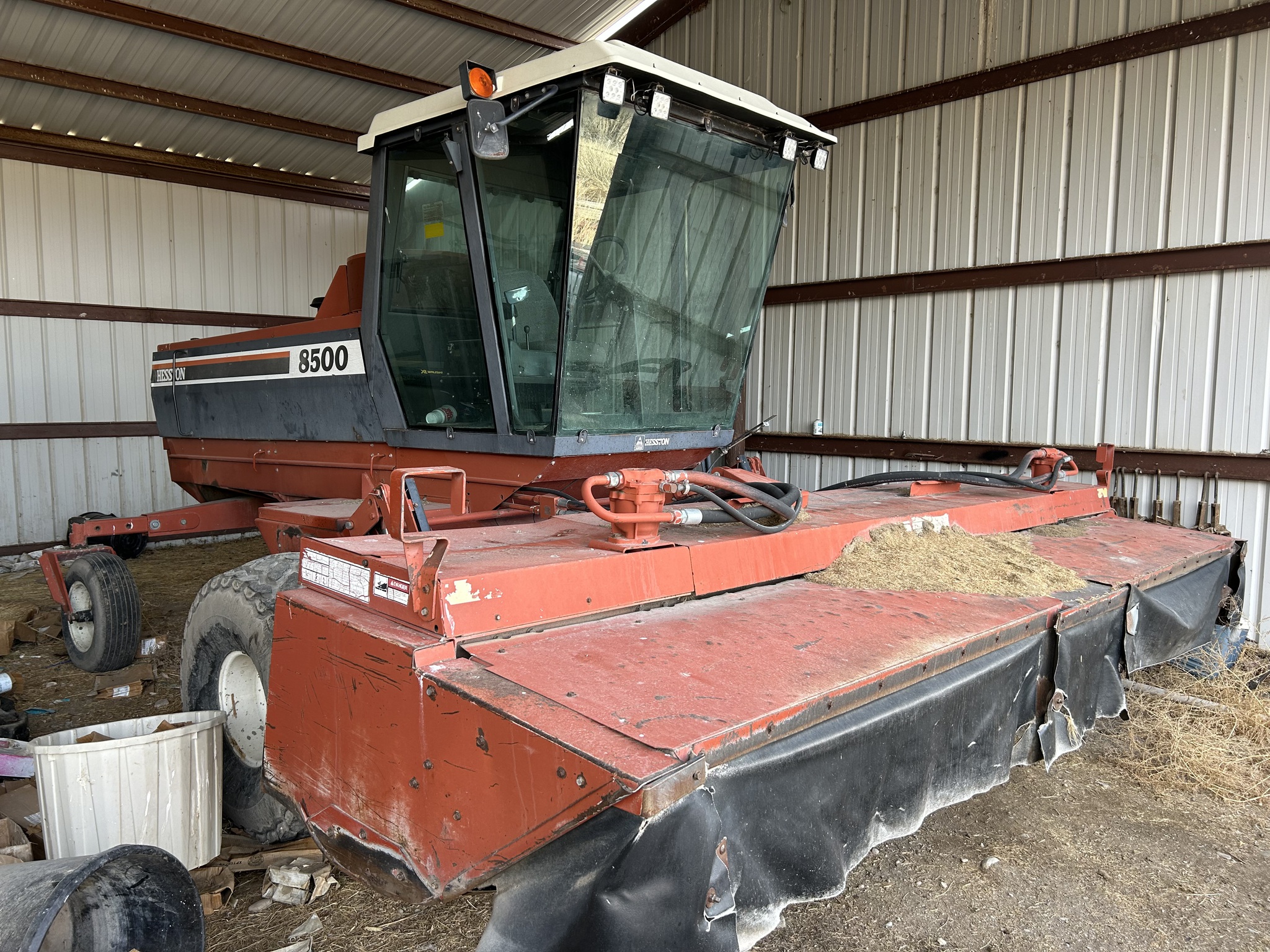 1996 Hesston 8500 Image 2