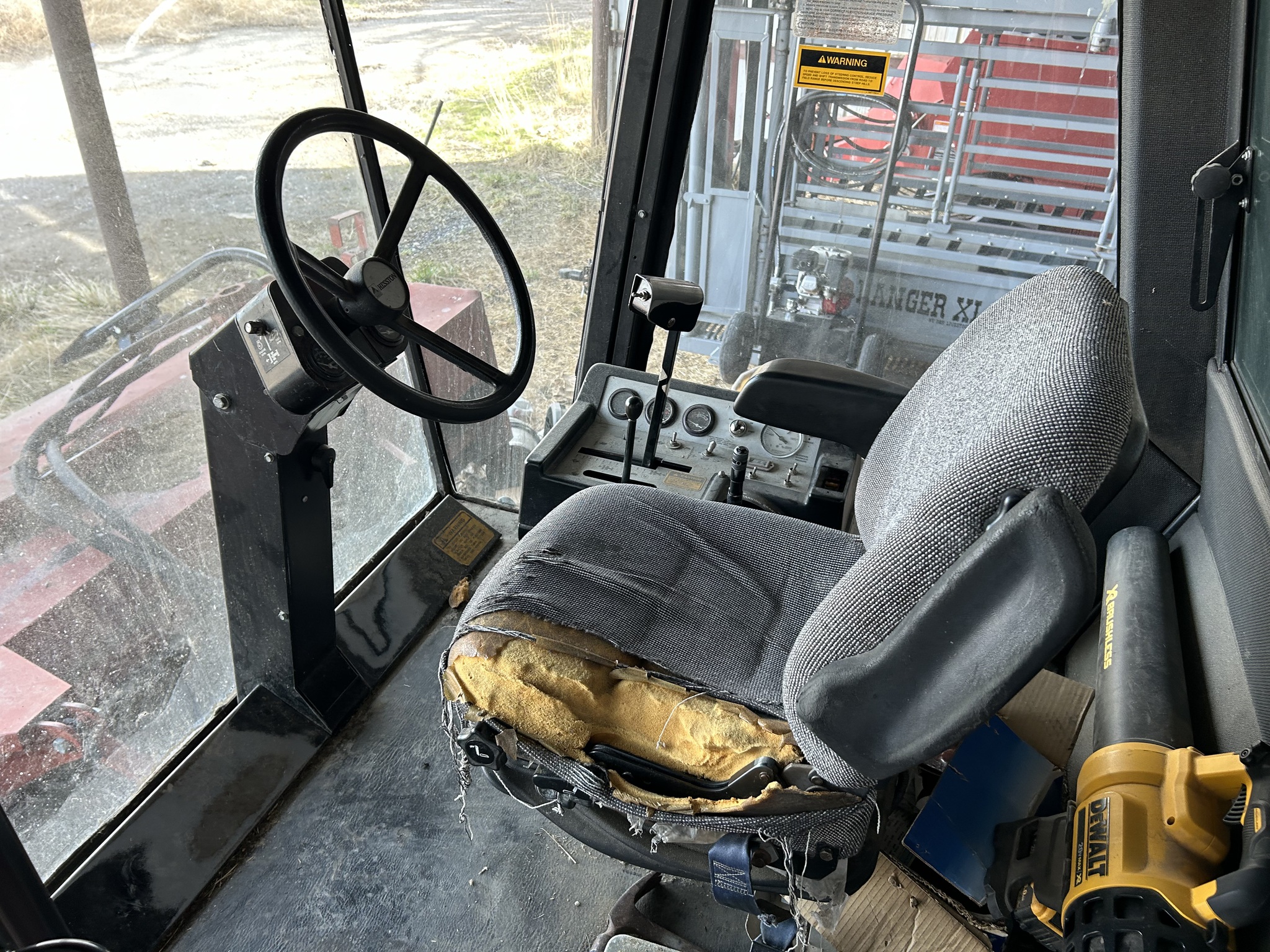 1996 Hesston 8500 Image 17