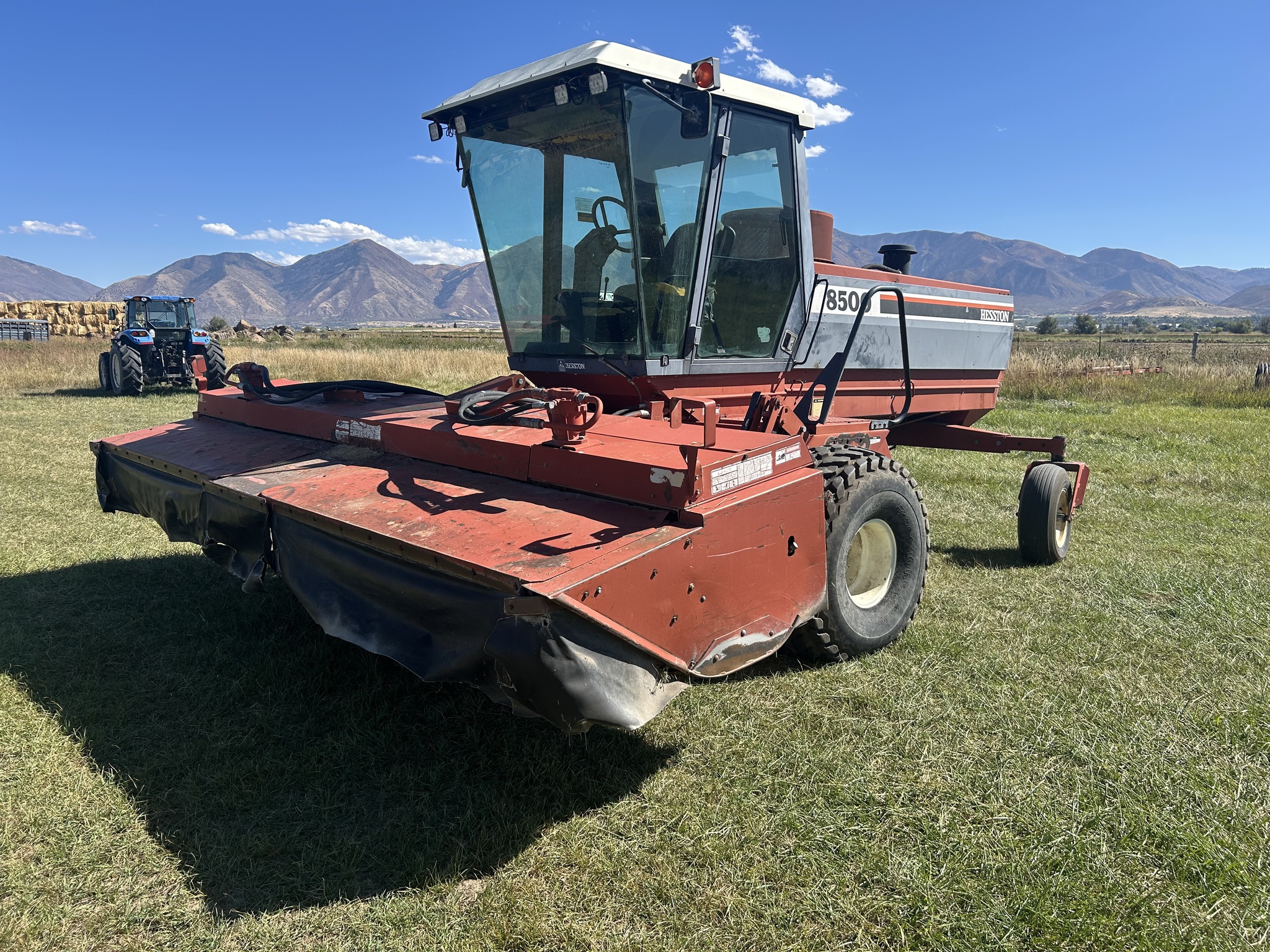 1996 Hesston 8500 Image 1