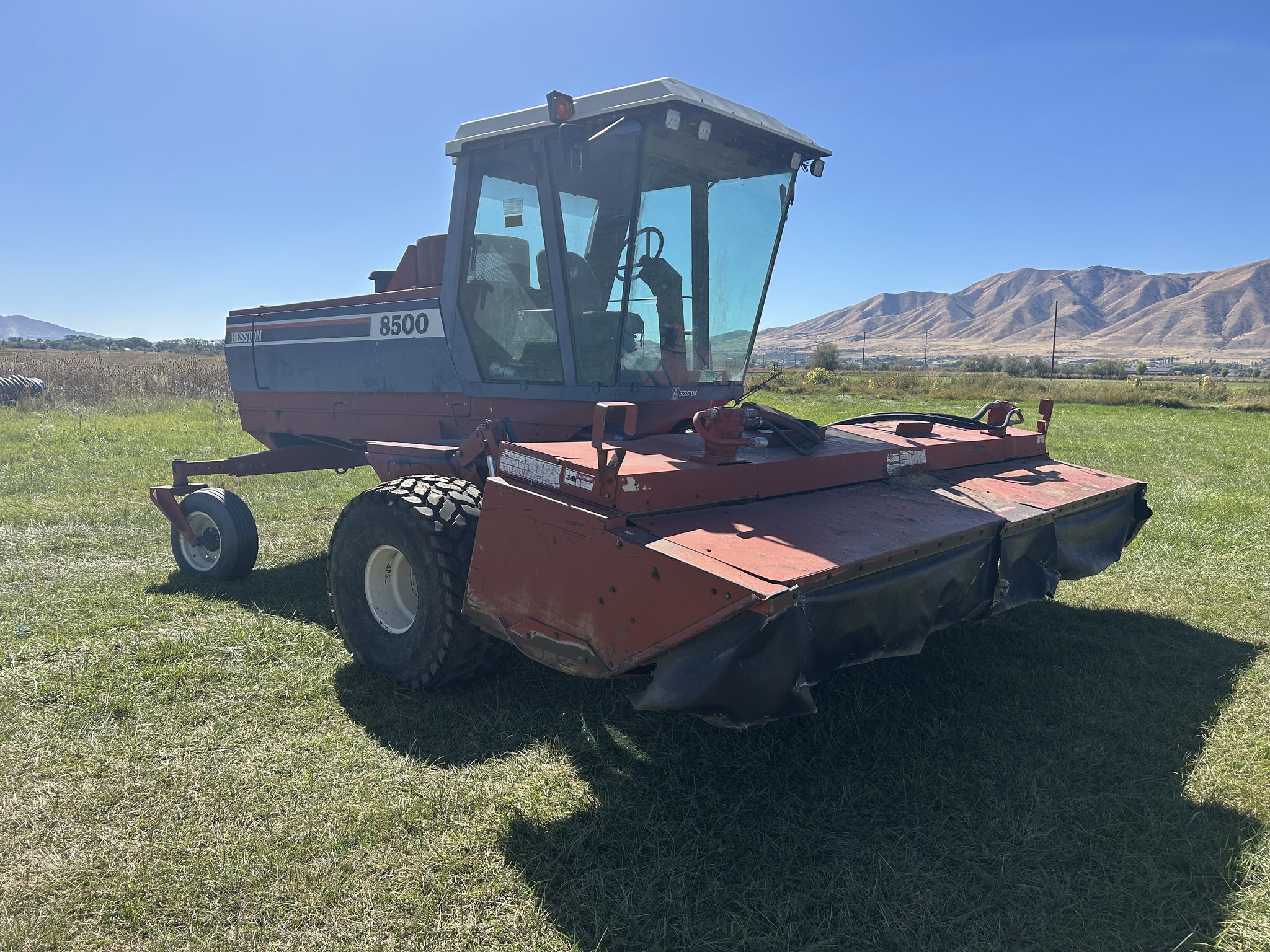 1996 Hesston 8500 Image 5