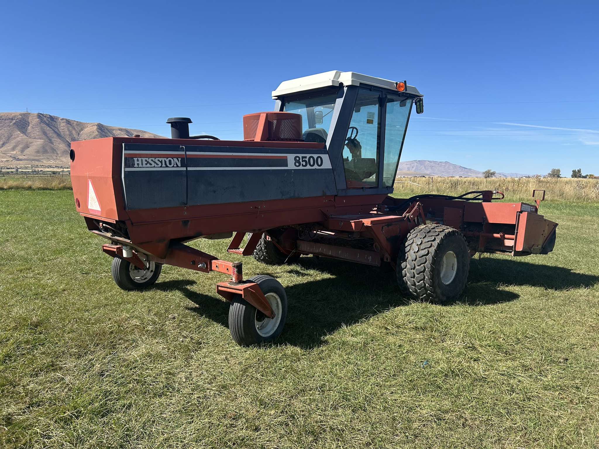 1996 Hesston 8500 Image 7