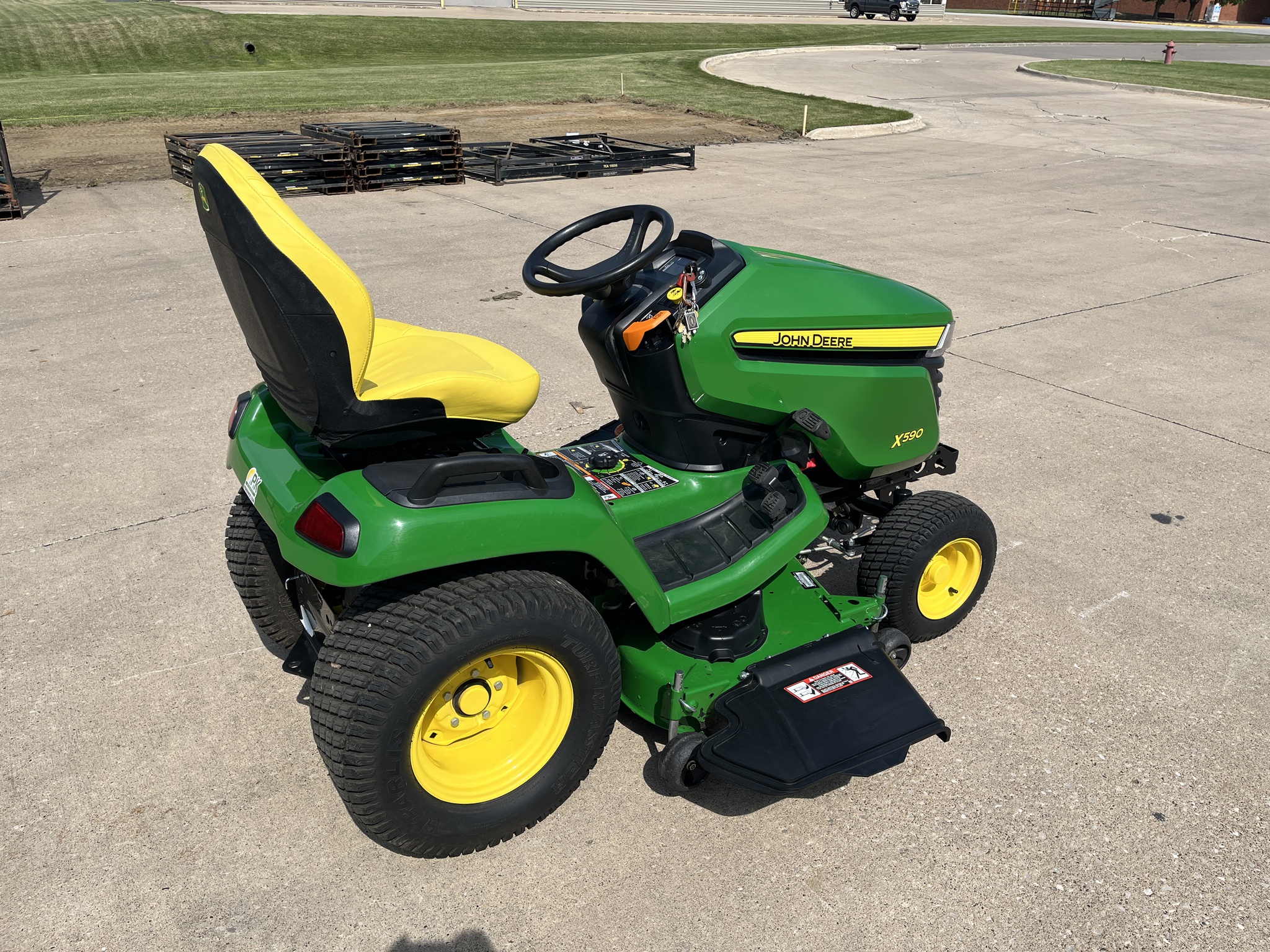 2024 John Deere X590 Image 5