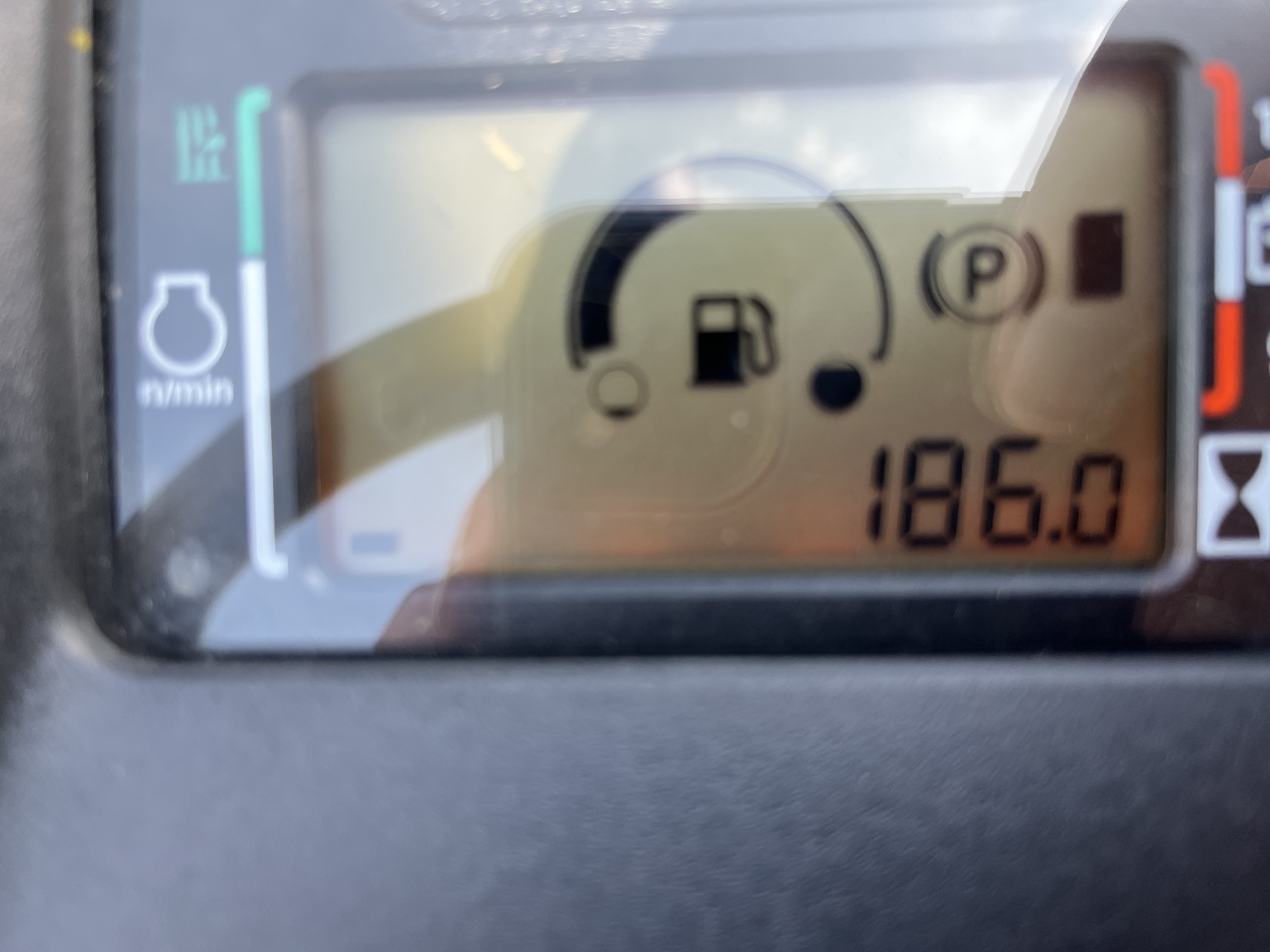 2024 John Deere X590 Image 15