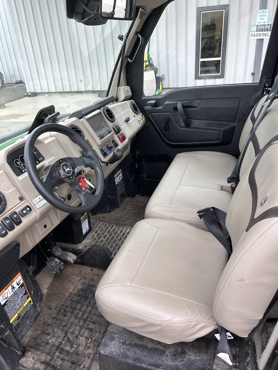 2024 John Deere XUV 835R Image 5