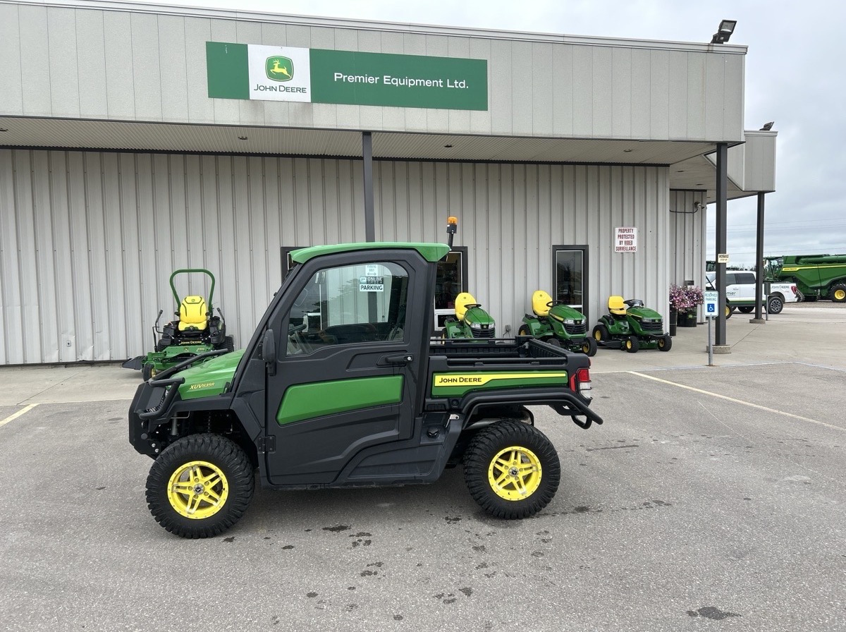 2024 John Deere XUV 835R Image 1