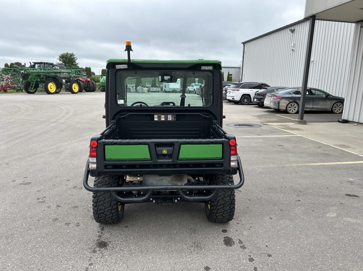 2024 John Deere XUV 835R Image 4