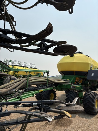Used 2019 John Deere 1870 Air Drills and Seeders at Horizon Ag & Turf in Lloydminster, AB - Photo11