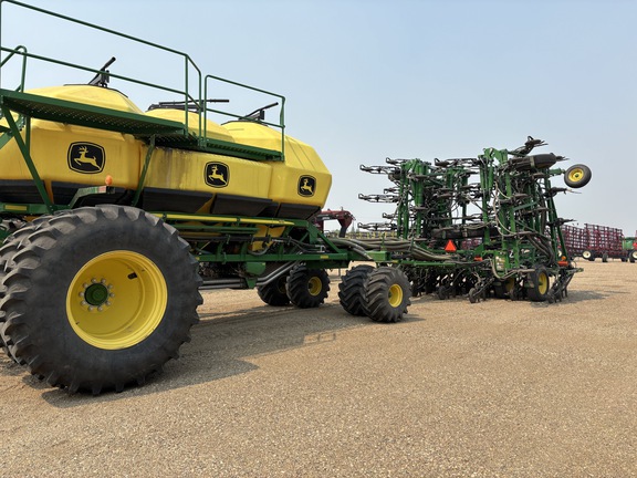 Used 2019 John Deere 1870 Air Drills and Seeders at Horizon Ag & Turf in Lloydminster, AB - Photo6
