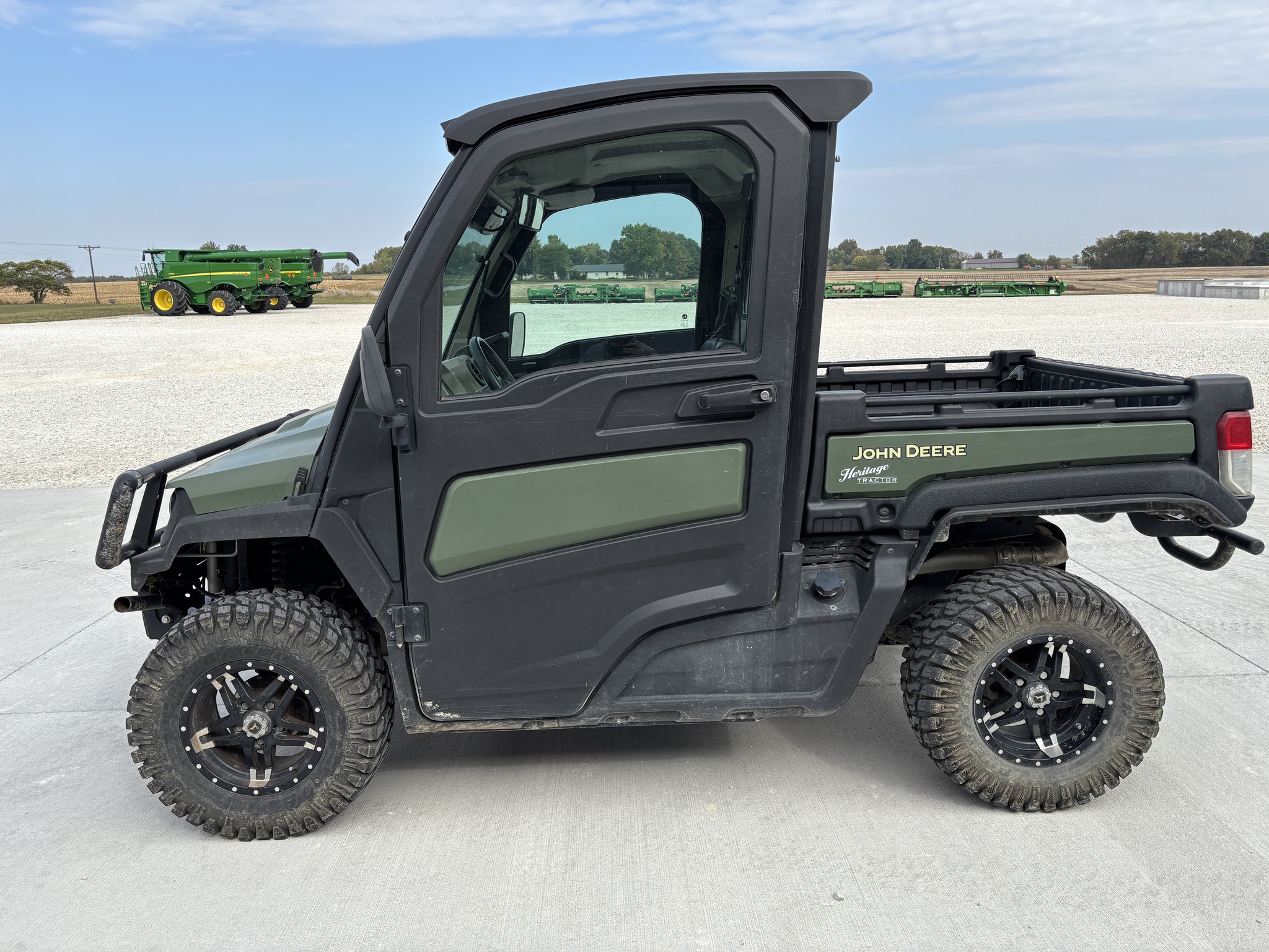  2023 John Deere XUV 835R at Heritage Tractor in Rockport, IL