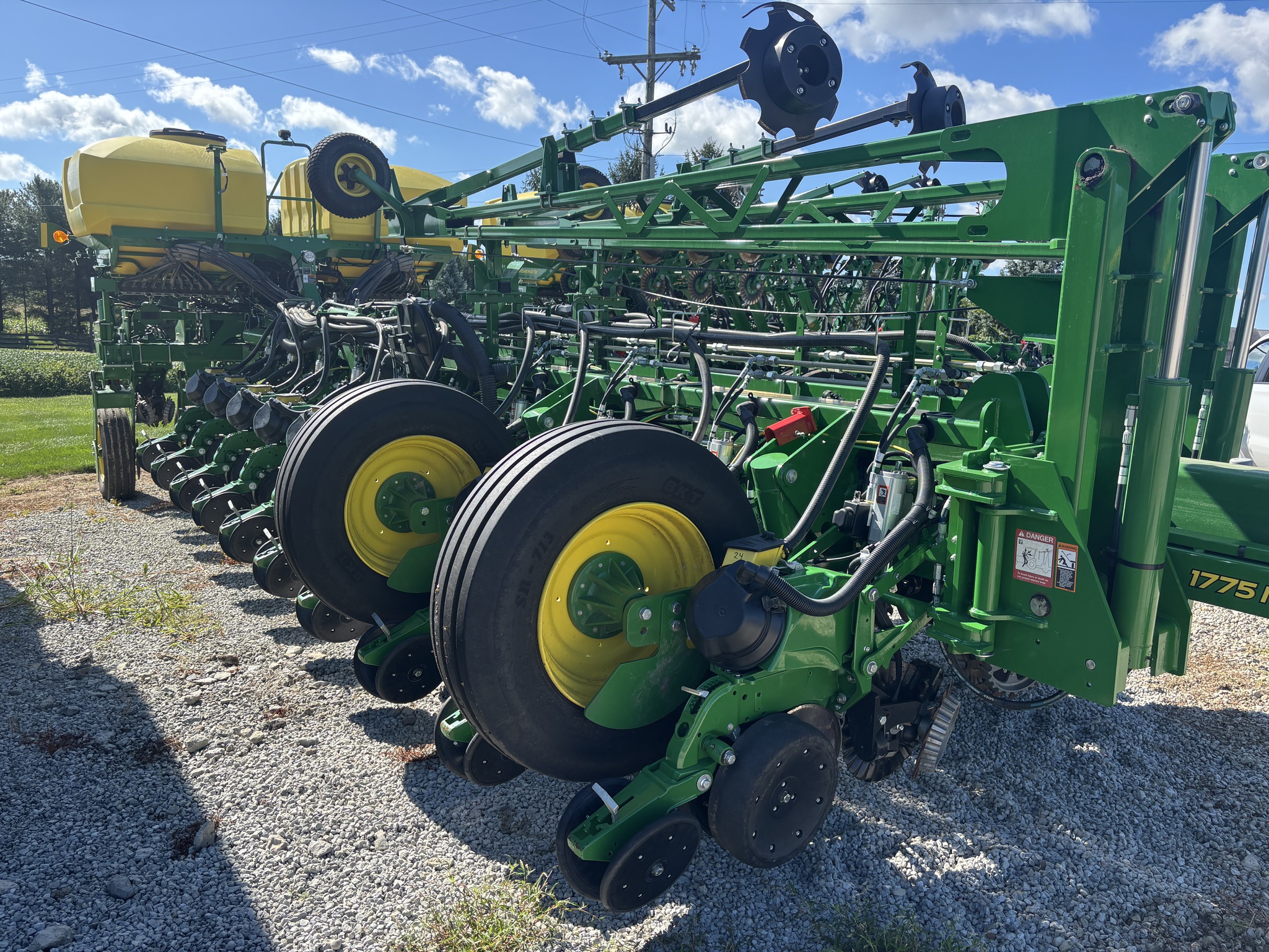Used 2025 John Deere 1775 Planters: Drawn at Koenig Equipment in Urbana, OH - PhotoXL0