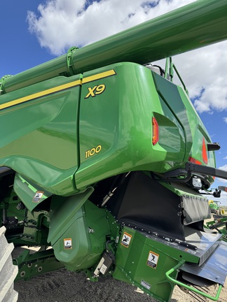 Used 2023 John Deere X9 1100 Combines at Horizon Ag & Turf in Warburg, AB - Photo5
