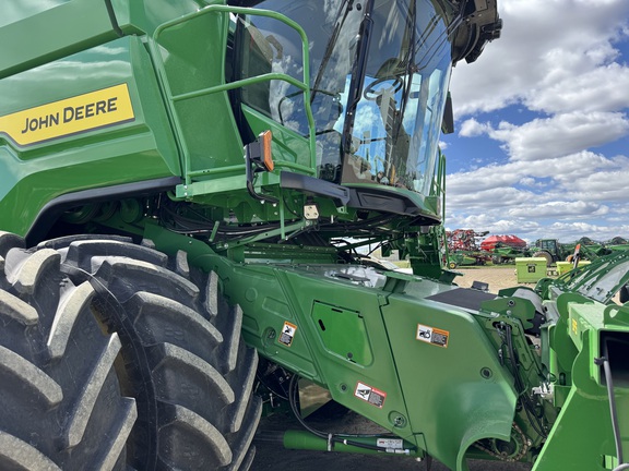 Used 2023 John Deere X9 1100 Combines at Horizon Ag & Turf in Warburg, AB - Photo4