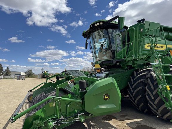 Used 2023 John Deere X9 1100 Combines at Horizon Ag & Turf in Warburg, AB - Photo8