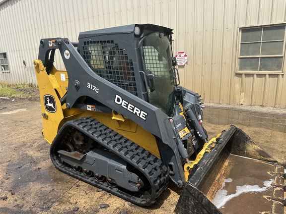 2023 John Deere 317G Photo 3