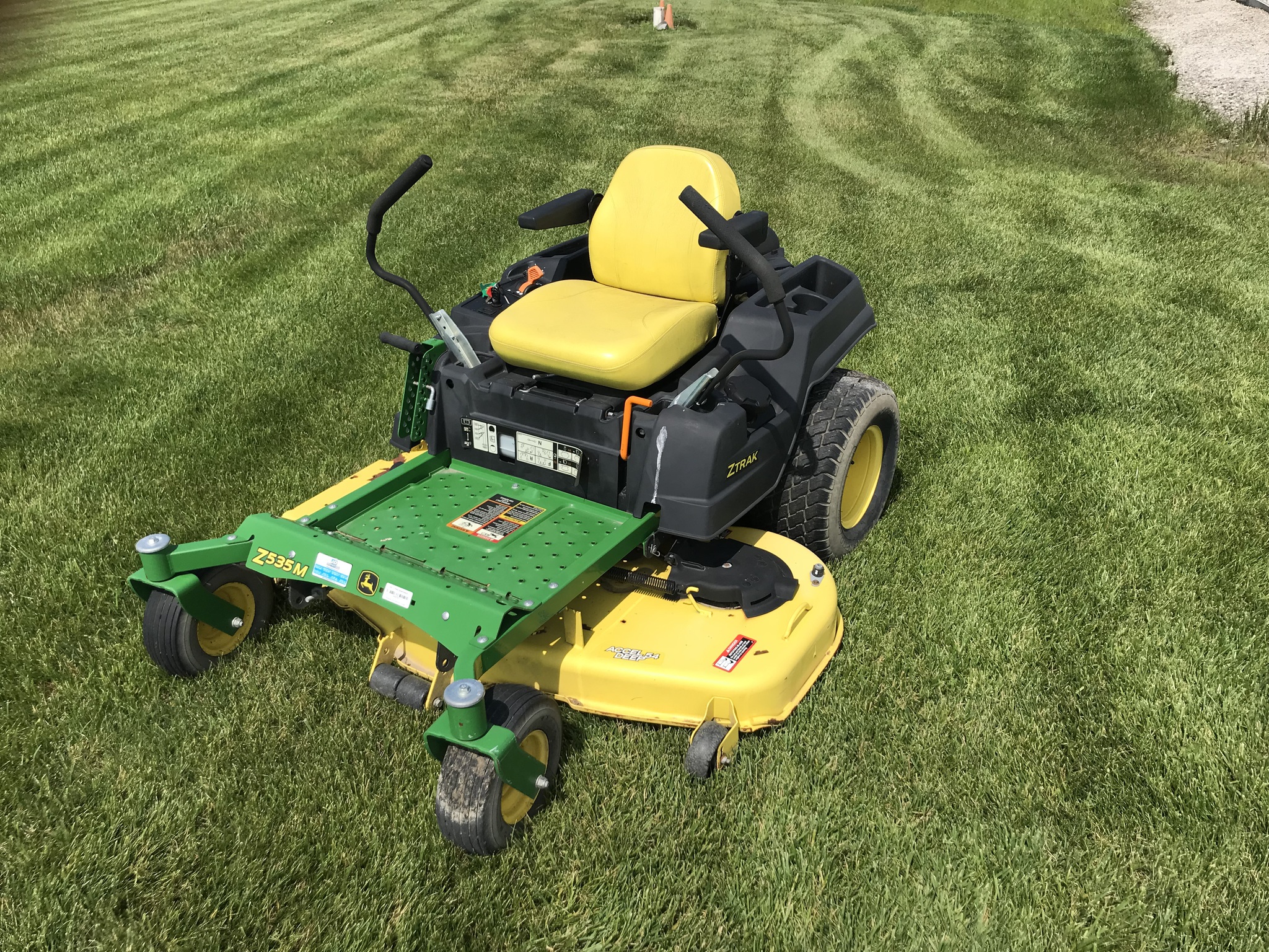 2016 John Deere Z535M Image 1