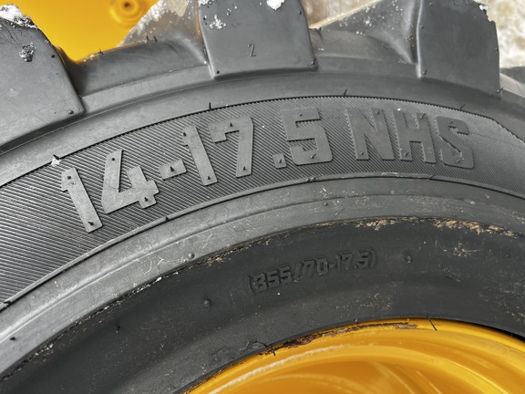 2024 John Deere 330G - Photo9