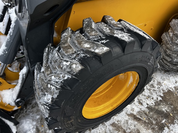 2024 John Deere 330G - Photo10