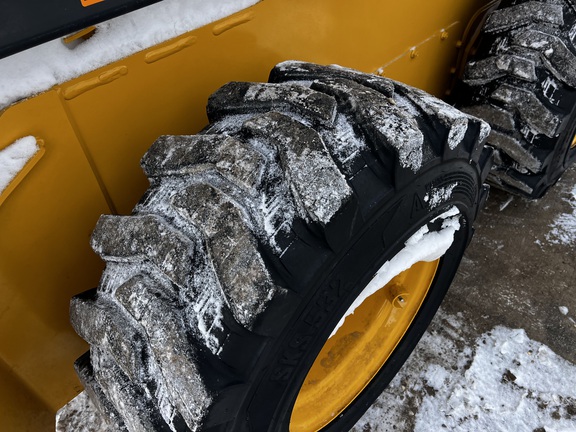 2024 John Deere 330G - Photo12