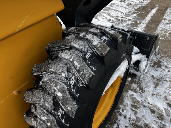 2024 John Deere 330G - Photo13