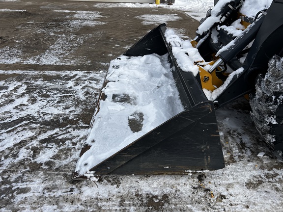 2024 John Deere 330G - Photo19