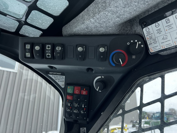 2024 John Deere 330G - Photo25