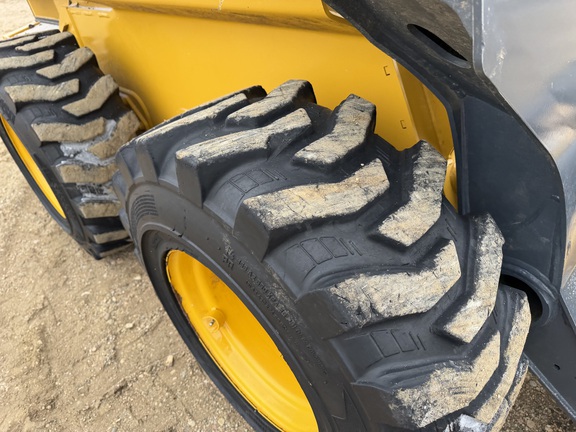 2024 John Deere 330G - Photo12