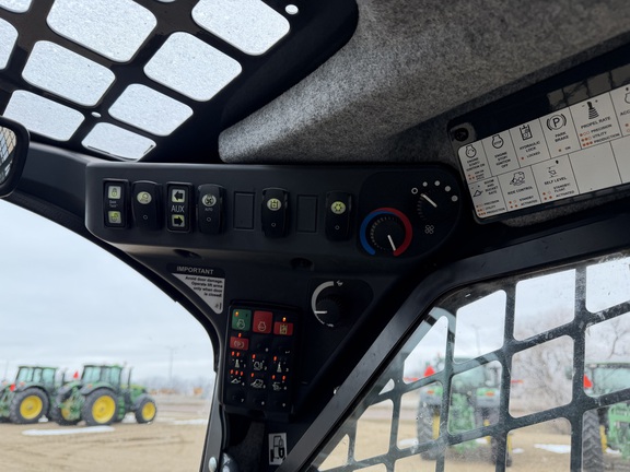 2024 John Deere 330G - Photo27